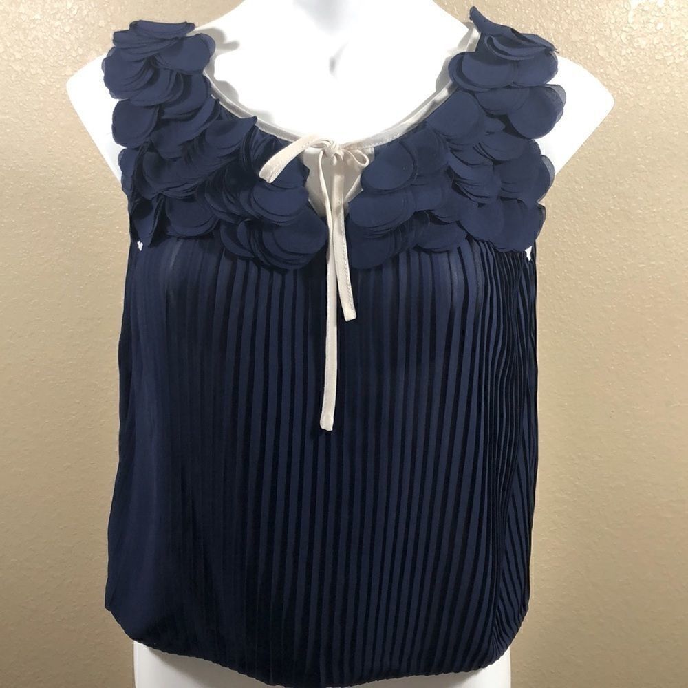 Esley navy blue pleated sleeveless blouse
